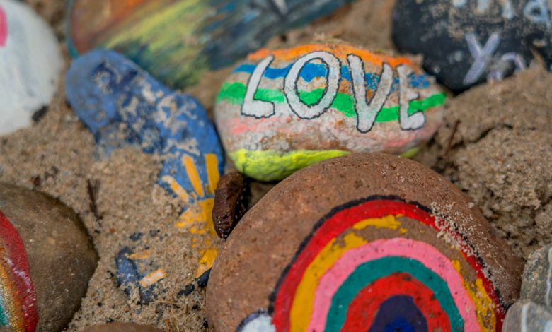 Welche Farbe für Steine bemalen? DIY mit Kindern • Tipps