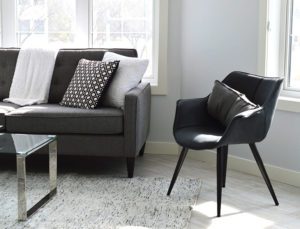Welche Farbe passt zu grauen Möbeln?