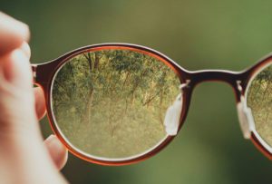 Welche Brille passt zu welchem Gesicht? 8 Welche Brille passt zu braunen Augen?