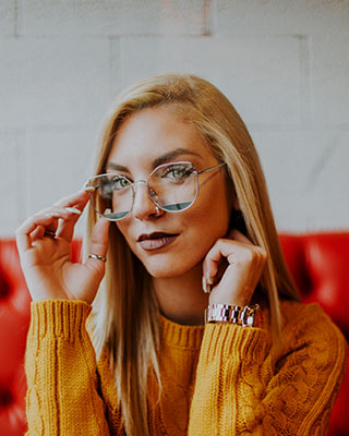 Welche Brille passt zu grünen Augen? 3 Dezente Metallgestelle • Welche Brille passt zu grünen Augen?