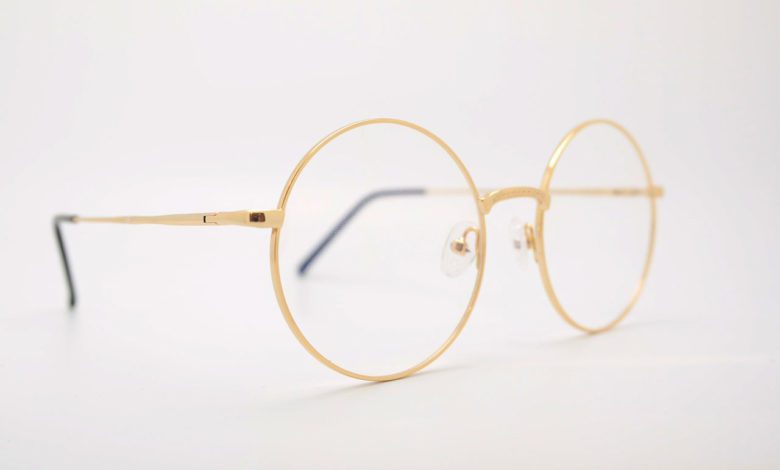 Wem steht goldene Brille? 1 Wem steht goldene Brille?