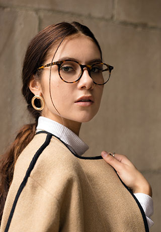 Welche Brille passt zu welchem Gesicht? 3 Eine runde Brille für ein strukturiertes Gesicht • Welche Brille zu welchem Gesicht?