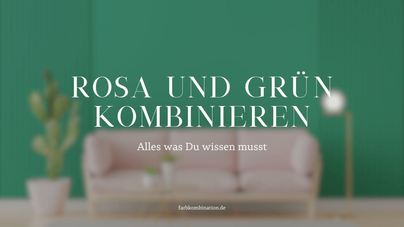 Beitragsbild über "Rosa und Grün kombinieren" mit einem verschwommenen Hintergrundbild und dem Titel des Beitrags. Zu sehen ist eine Wohnzimmer-Szene mit einer rosafarbenen Couch und grünen Dekoration.